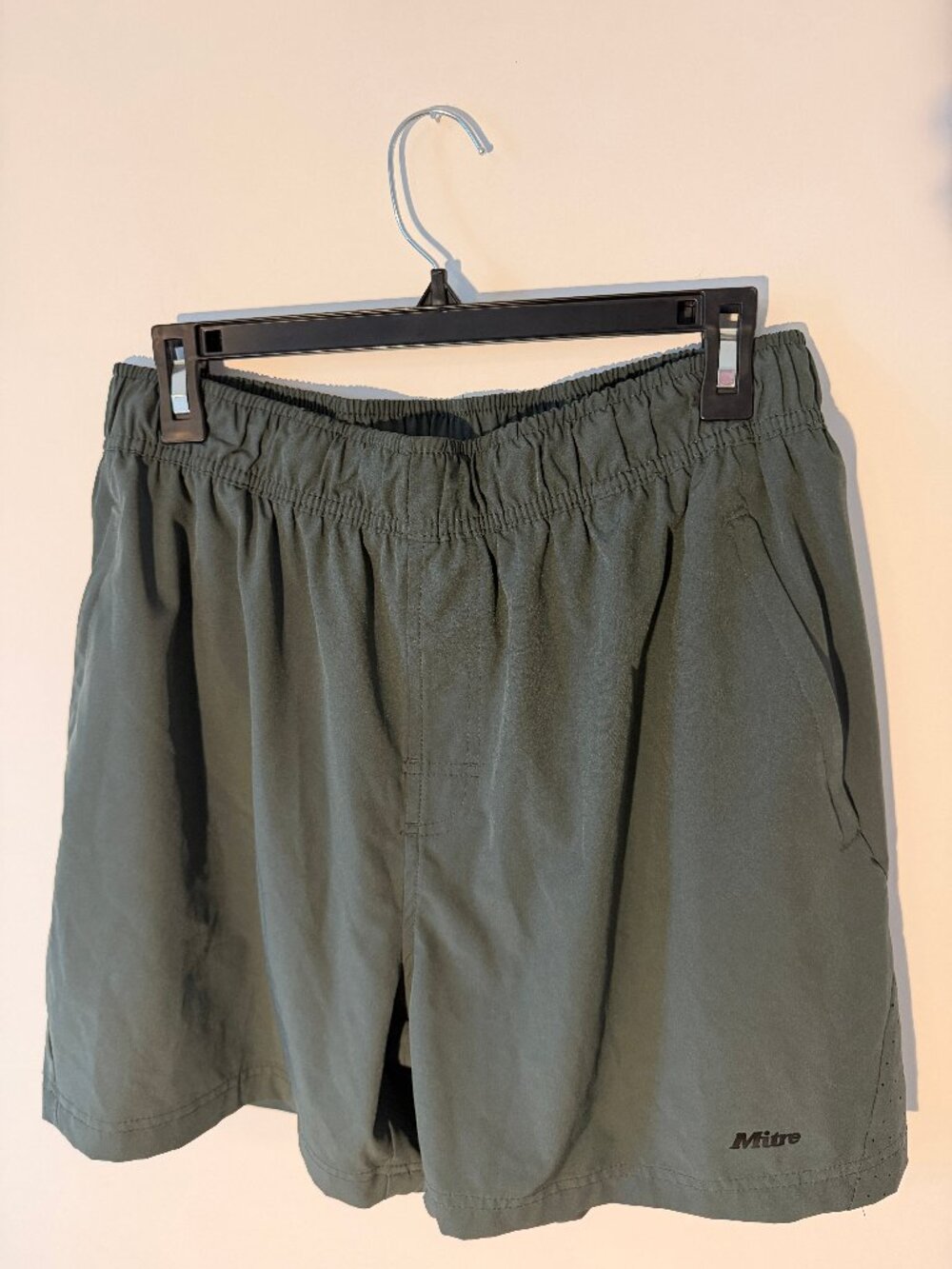 Mitre workout shorts with liner Large dark green